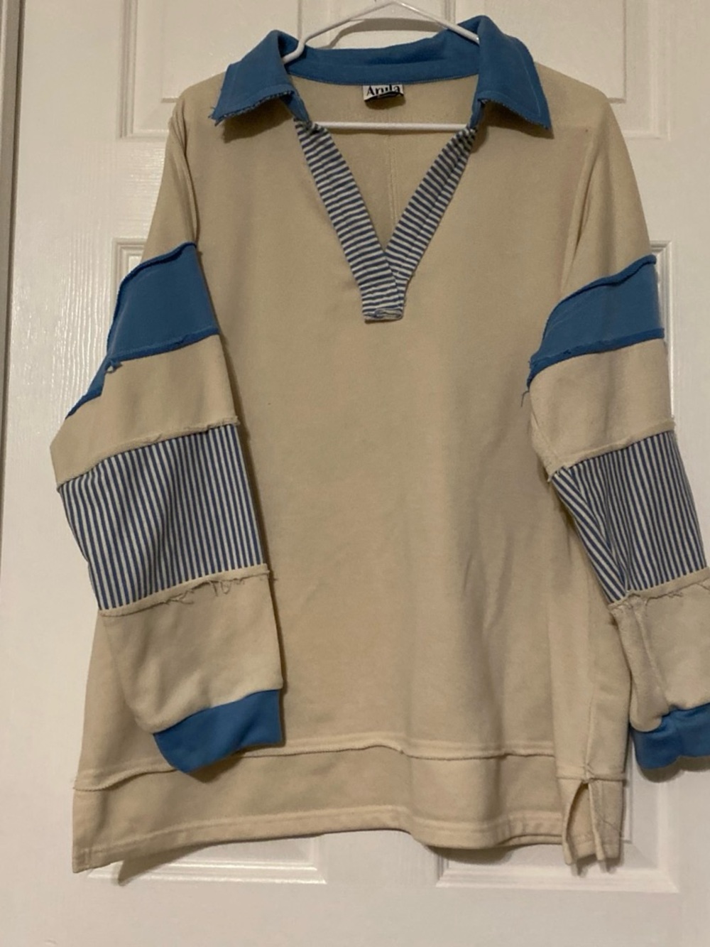 ARULA Beige & Blue Panel V‑Neck Men's Sweater